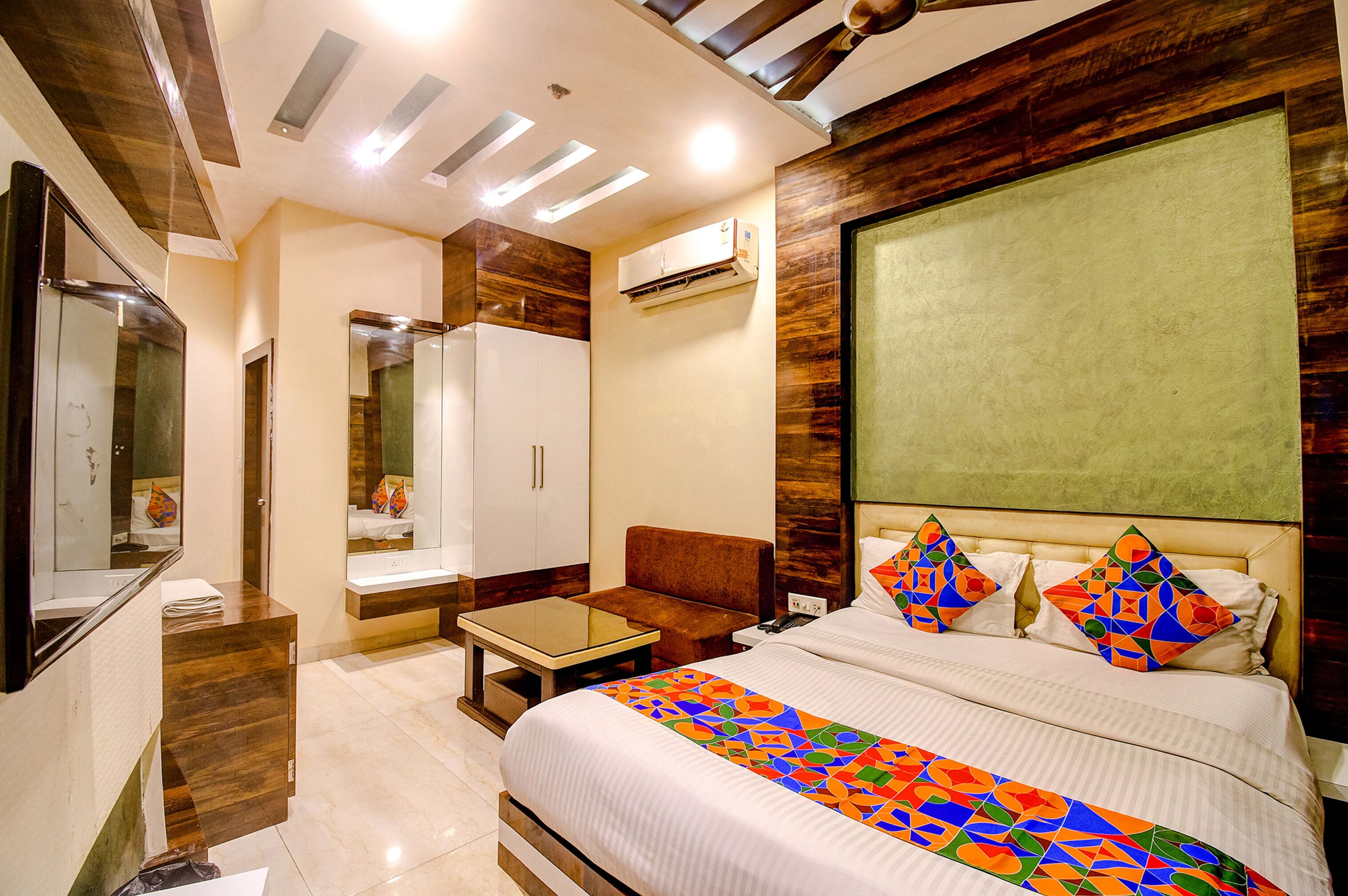 Premium Room, 1 Queen Bed | Egyptian cotton sheets, premium bedding, in-room safe, free WiFi