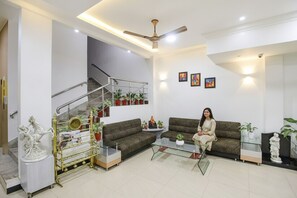 Lobby sitting area - Fabhotel Silver Inn I (Bhopal)
