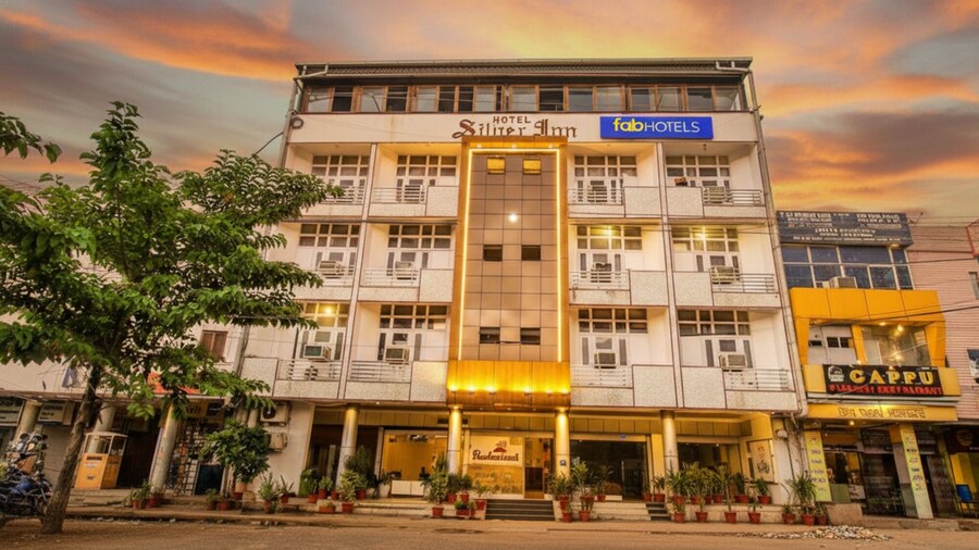 Fabhotel Silver Inn I