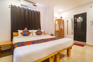 Egyptian cotton sheets, premium bedding, in-room safe, free WiFi