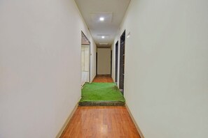 Lobby - FabHotel Classic Square I (Pune)