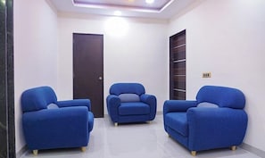 Lobby sitting area - FabHotel Classic Square I (Pune)