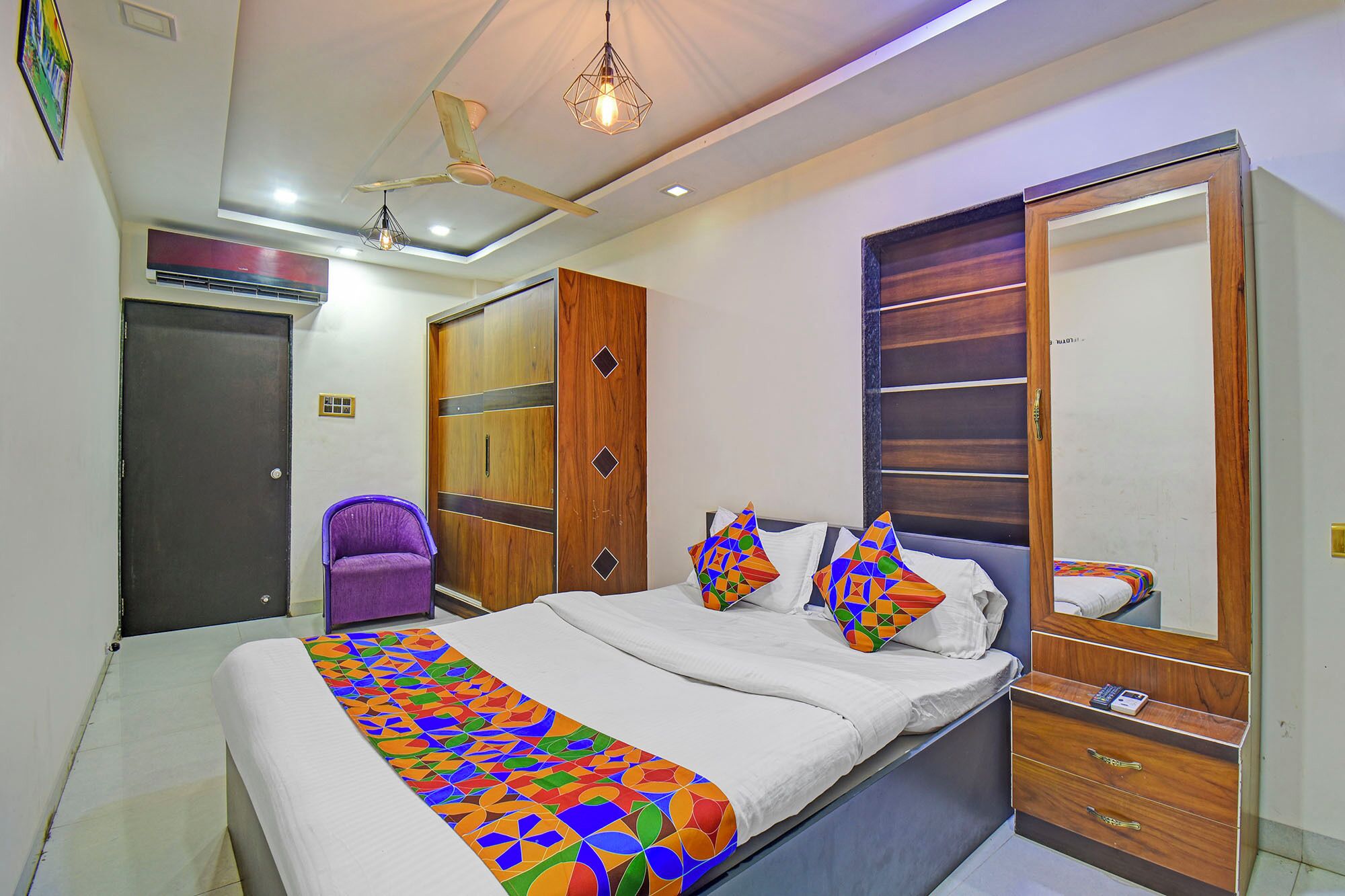 Egyptian cotton sheets, premium bedding, in-room safe, free WiFi