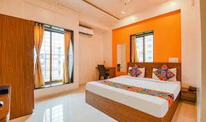 Egyptian cotton sheets, premium bedding, in-room safe, free WiFi