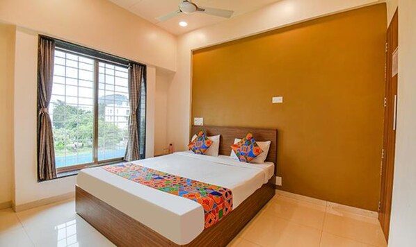 Egyptian cotton sheets, premium bedding, in-room safe, free WiFi