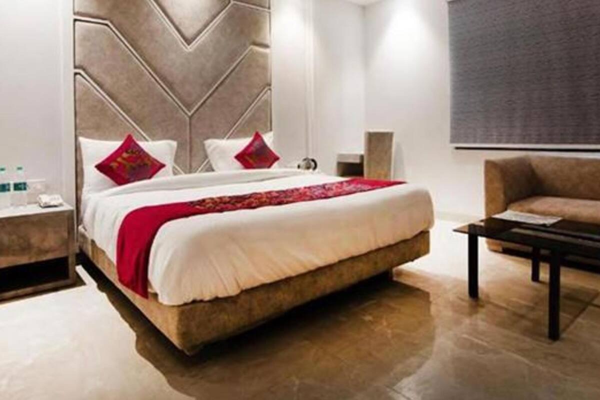 Premium Room, 1 Double Bed | Egyptian cotton sheets, premium bedding, in-room safe, desk