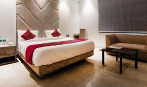 Premium Room, 1 Double Bed | Egyptian cotton sheets, premium bedding, in-room safe, desk - Fabhotel Prime Anchorage (New Delhi)