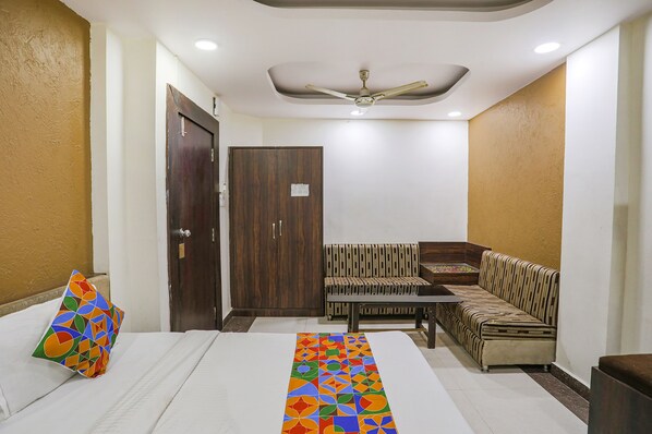 Egyptian cotton sheets, premium bedding, in-room safe, free WiFi - Fabexpress Ashoka Palace (Bhopal)