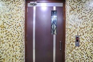 Elevator - Fabexpress Ashoka Palace (Bhopal)