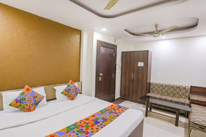 Egyptian cotton sheets, premium bedding, in-room safe, free WiFi