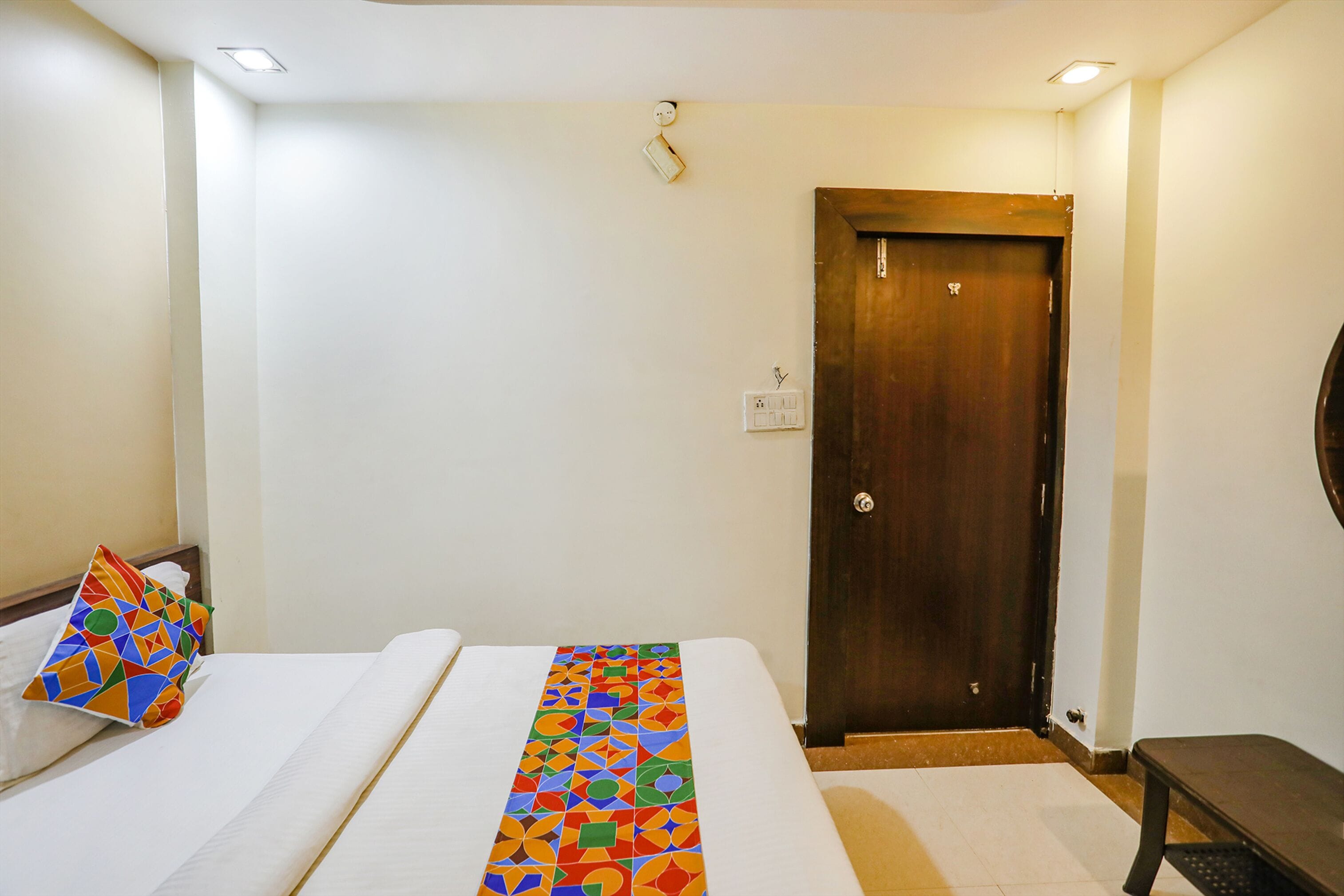 Egyptian cotton sheets, premium bedding, in-room safe, free WiFi