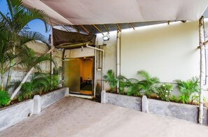 Property entrance - Fabexpress Shivsai Palace (Pune)