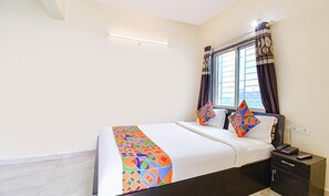Egyptian cotton sheets, premium bedding, in-room safe, soundproofing - Fabexpress Shivsai Palace (Pune)