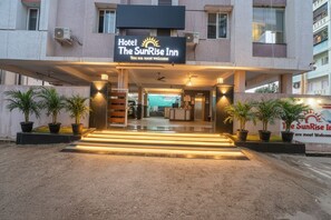 Property entrance - Fabhotel The Sunrise Inn (Visakhapatnam)