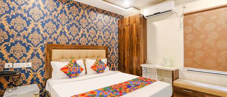 Executive Room, 1 Double Bed | Egyptian cotton sheets, premium bedding, in-room safe