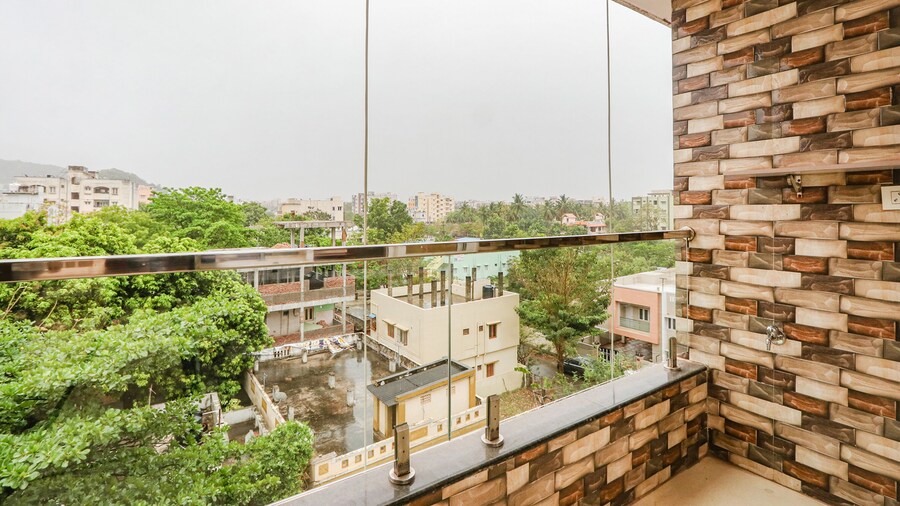 Fabhotel The Sunrise Inn