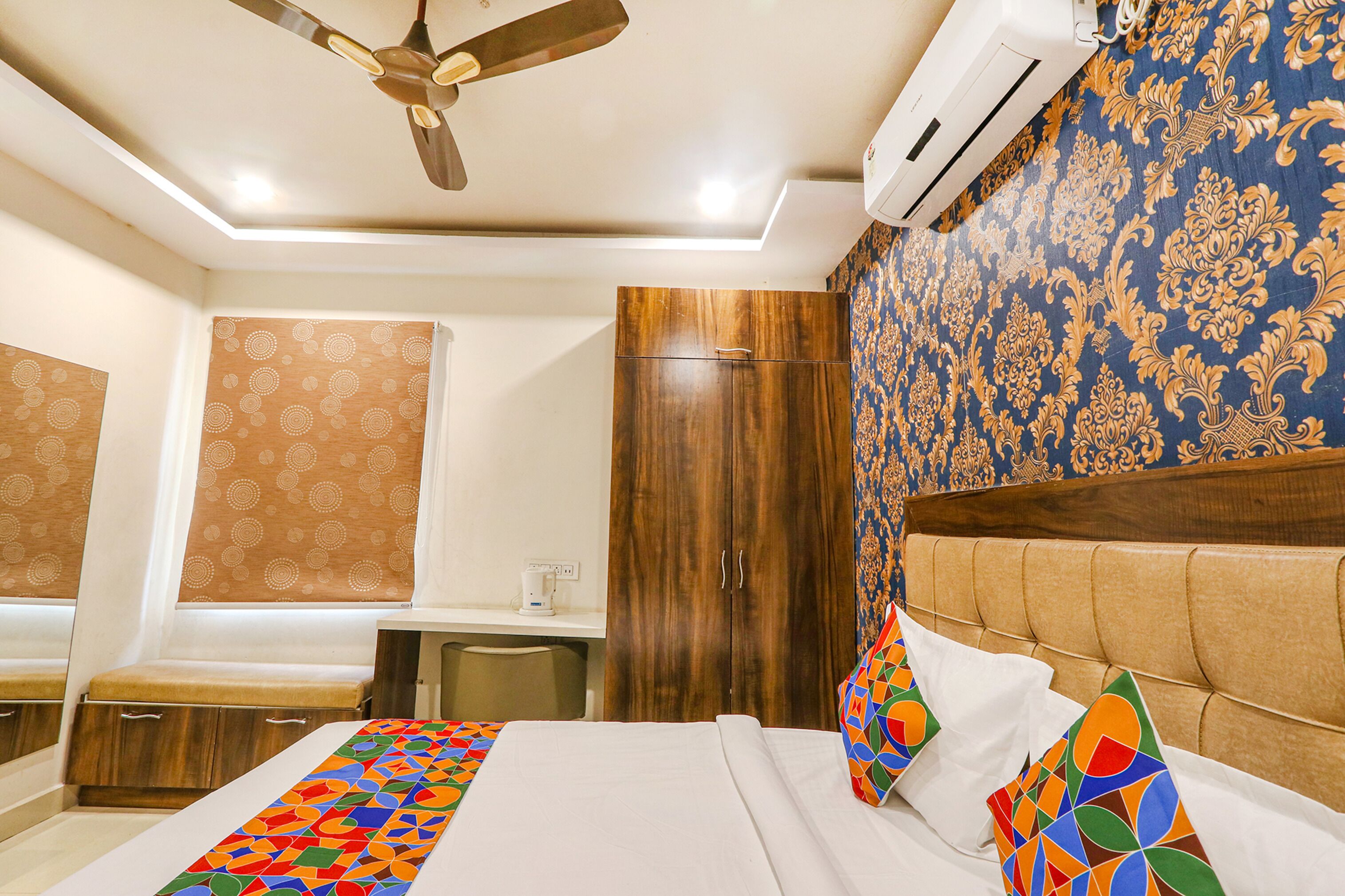 Egyptian cotton sheets, premium bedding, in-room safe