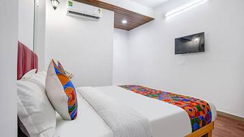 Egyptian cotton sheets, premium bedding, in-room safe, free WiFi