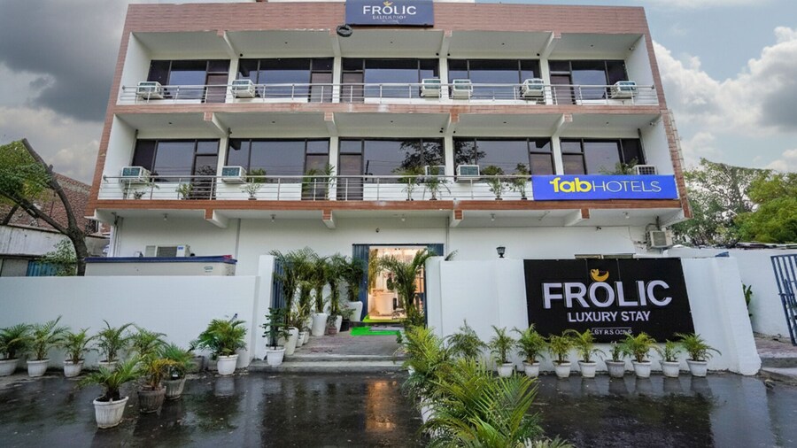 FabHotel Frolic Luxury Stay