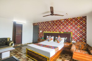 Egyptian cotton sheets, premium bedding, in-room safe, free WiFi