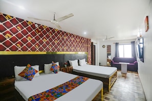 Egyptian cotton sheets, premium bedding, in-room safe, free WiFi