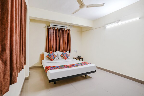 Egyptian cotton sheets, premium bedding, in-room safe, free WiFi