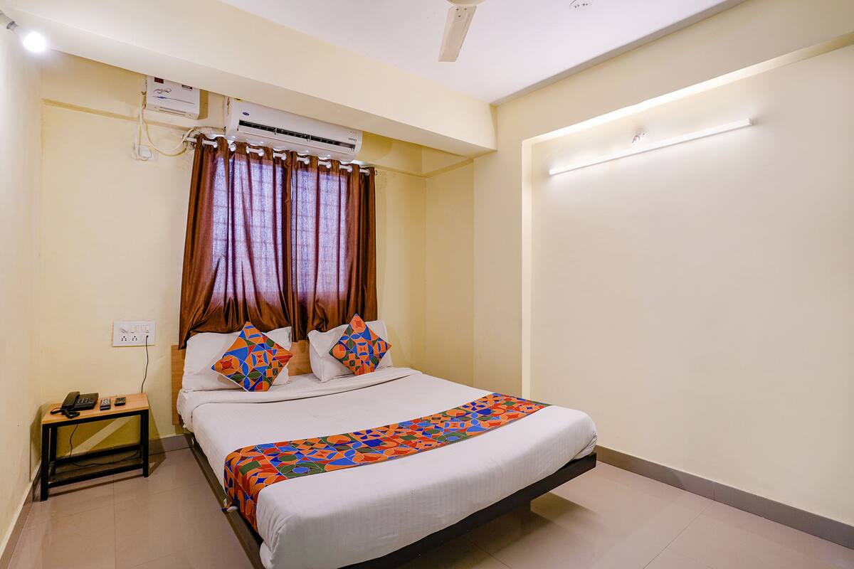 Deluxe Room, 1 Double Bed | Egyptian cotton sheets, premium bedding, in-room safe, free WiFi