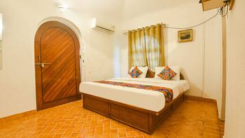 Premium Room, 1 Double Bed | Egyptian cotton sheets, premium bedding, in-room safe, free WiFi