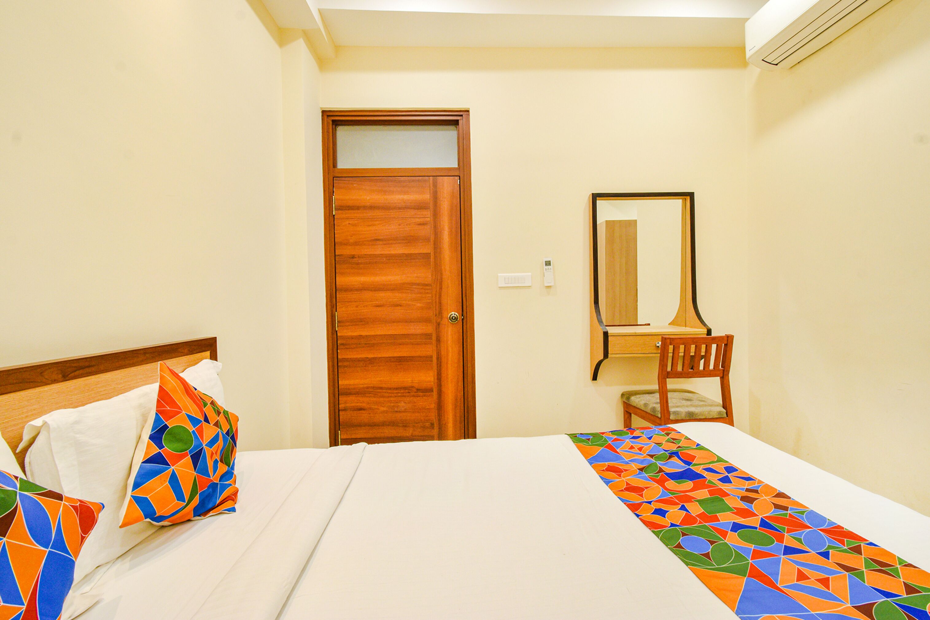 Egyptian cotton sheets, premium bedding, in-room safe, free WiFi