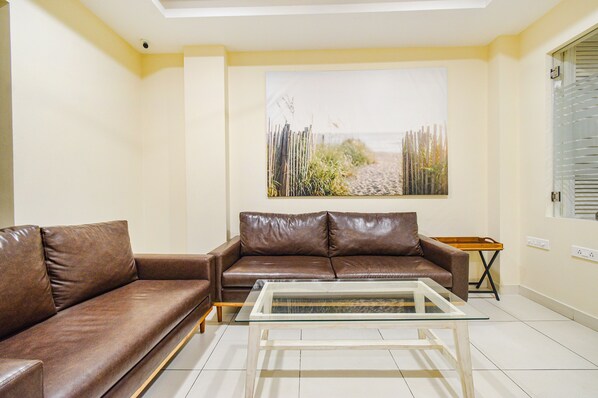 Coin salon dans le hall