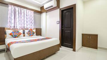 1 bedroom, in-room safe, free WiFi, bed sheets