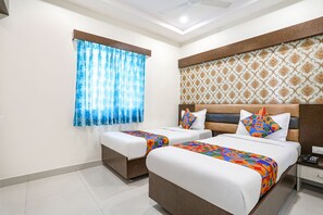 In-room safe, free WiFi, bed sheets - Fabexpress Geeta Palace (Navi Mumbai)