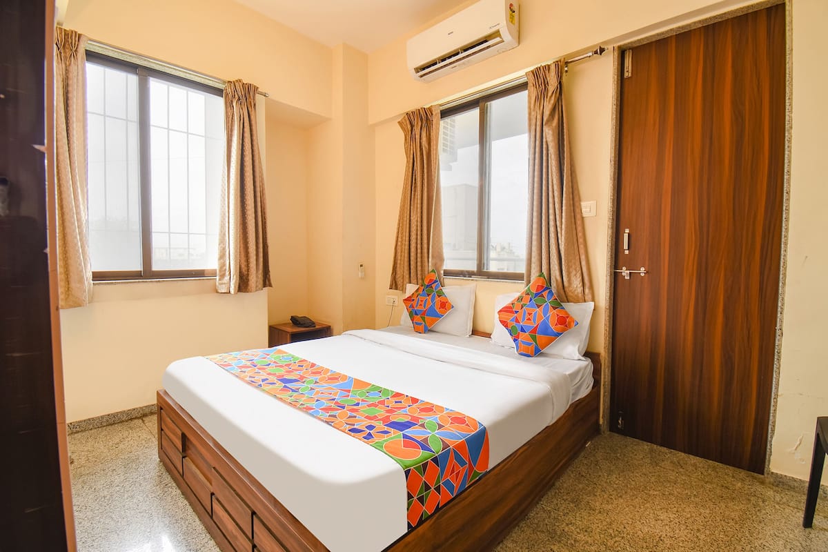 Suite, 1 King Bed | Egyptian cotton sheets, premium bedding, in-room safe, soundproofing