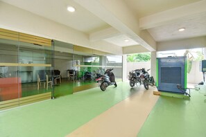 Parking - Fabhotel Mountain High Inn (Pune)