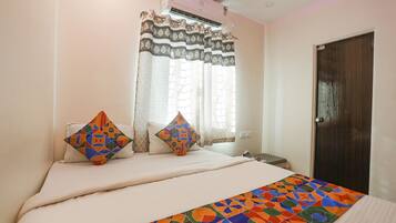 Egyptian cotton sheets, premium bedding, in-room safe, desk
