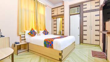 Deluxe Room, 1 Double Bed | Egyptian cotton sheets, premium bedding, in-room safe, soundproofing