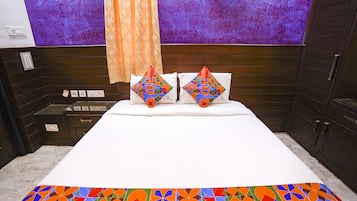 Egyptian cotton sheets, premium bedding, in-room safe, free WiFi