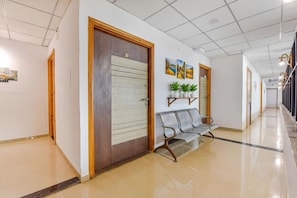 Lobby - Fabexpress Solitaire (Surat)