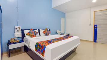 Egyptian cotton sheets, premium bedding, in-room safe, desk