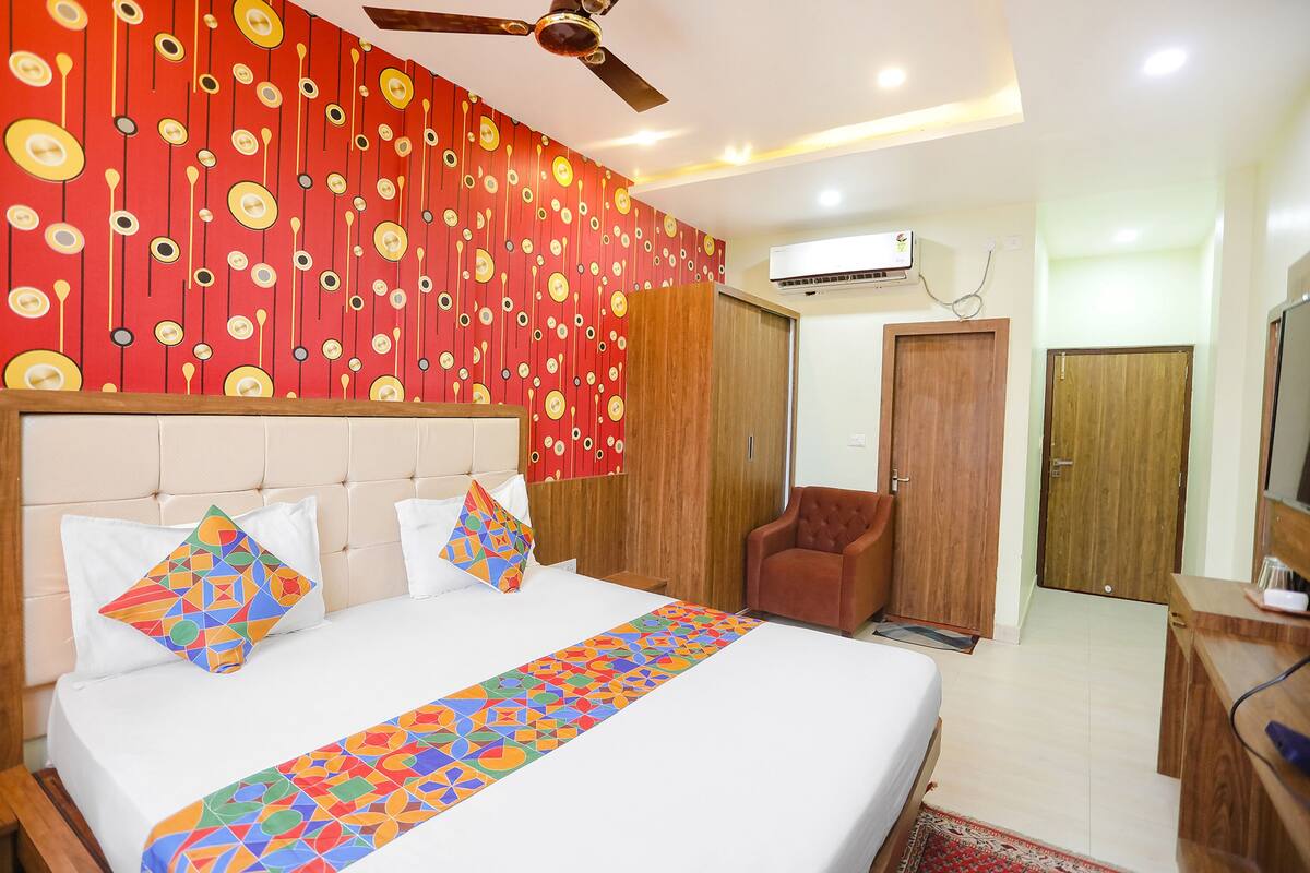 Premium Room, 1 Double Bed | Egyptian cotton sheets, premium bedding, in-room safe, free WiFi