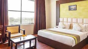 Executive Room, 1 Double Bed | Egyptian cotton sheets, premium bedding, in-room safe, free WiFi