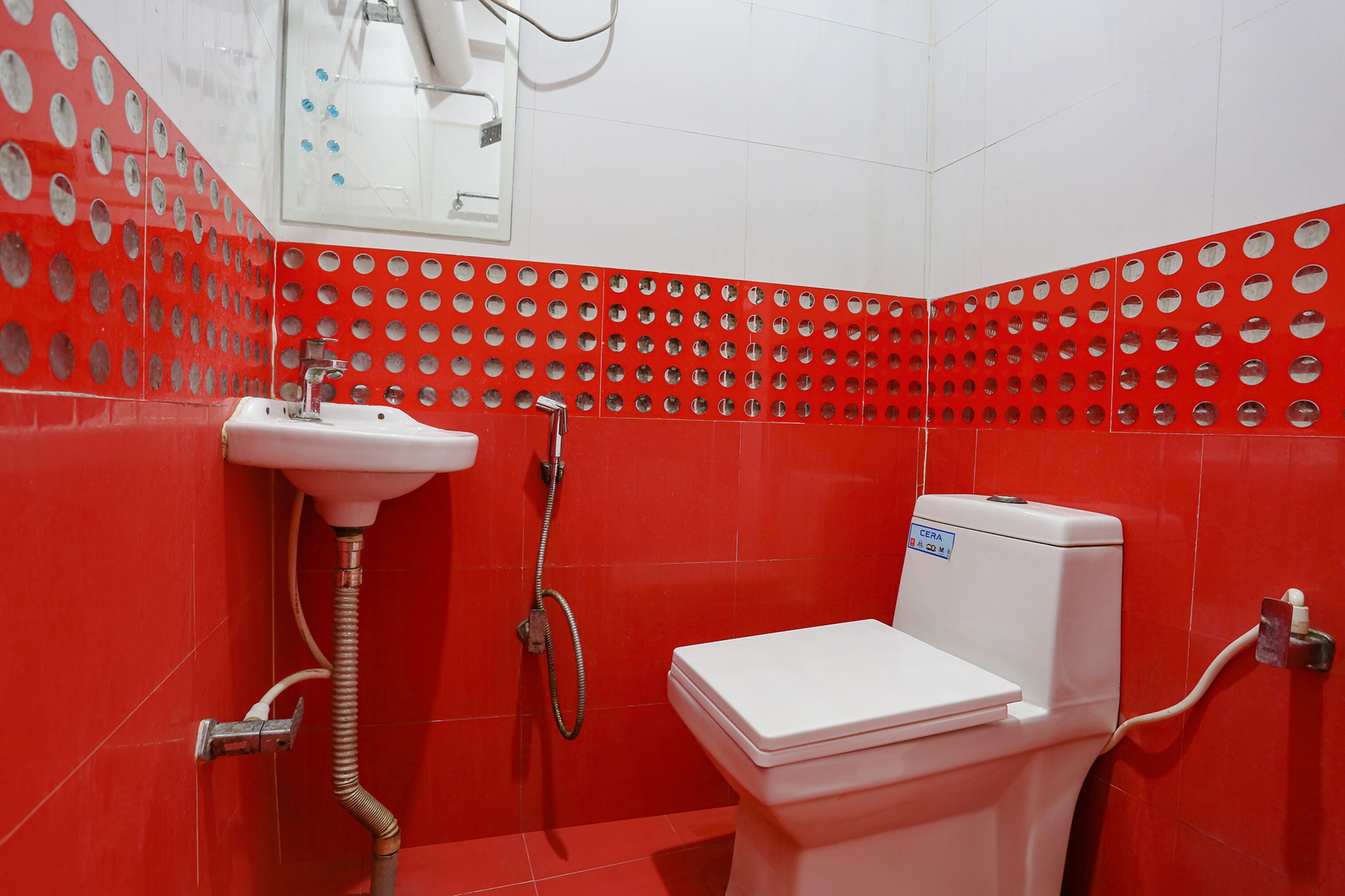 shower, rainfall showerhead, free toiletries, towels