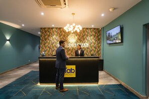 Reception - Fabhotel Prime Cloud 9 (Ghaziabad)