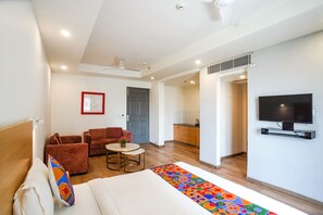 Egyptian cotton sheets, premium bedding, in-room safe, free WiFi - Fabhotel Prime Cloud 9 (Ghaziabad)