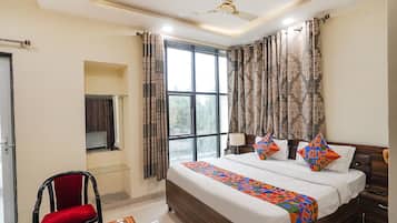 Egyptian cotton sheets, premium bedding, in-room safe, free WiFi