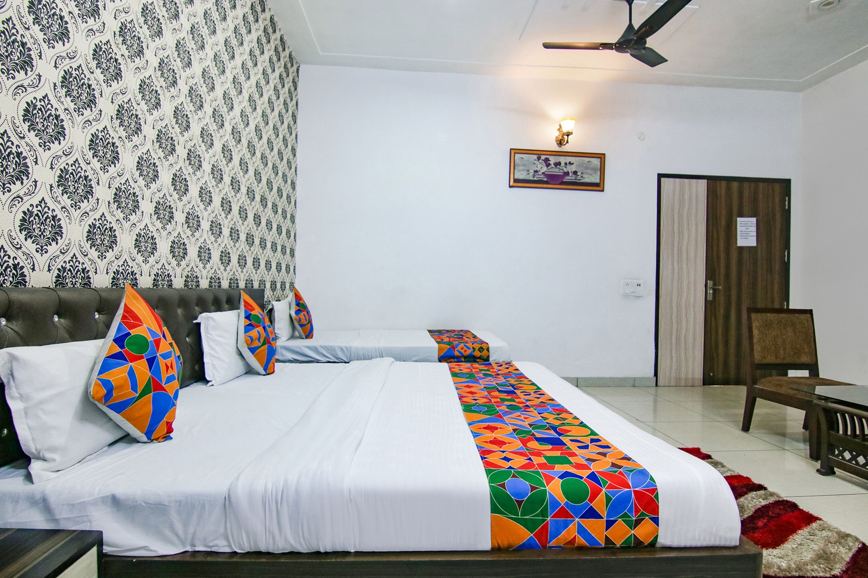 Premium bedding, in-room safe, free WiFi, bed sheets