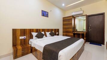 Caja de seguridad en la habitación y escritorio