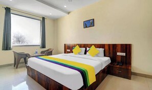 Super Deluxe Room | In-room safe, desk, soundproofing, free WiFi - Hotel Ravi Residency (Bharatpur)