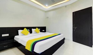 Family Room | In-room safe, desk, soundproofing, free WiFi