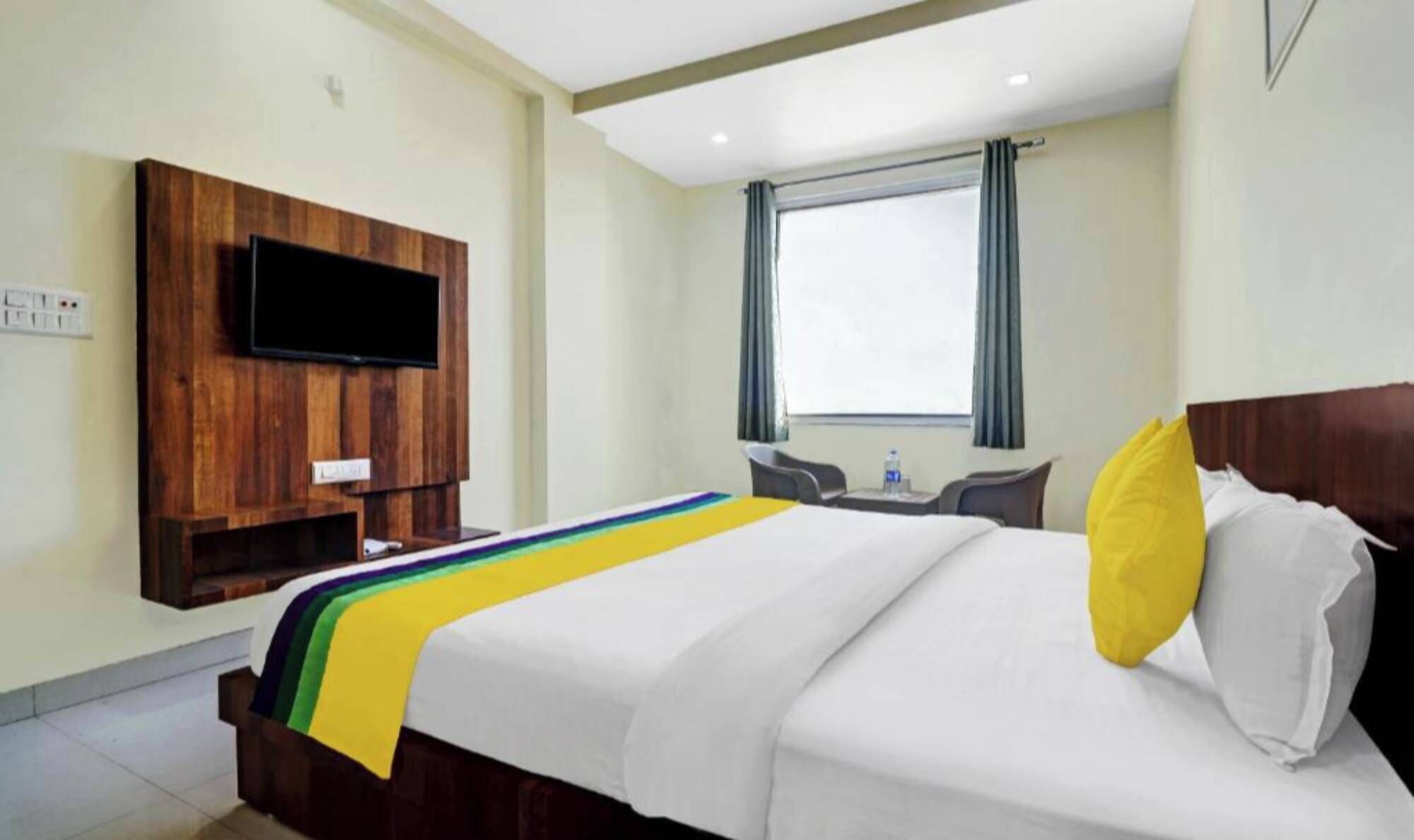 Superior-rum | Värdeförvaringsskåp på rummet, skrivbord, ljudisolering och gratis wi-fi